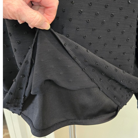 Vince Camuto Black Dotted V-Neck Long Sleeve Blouse Top Size M Smocked Cuff Chic - Picture 4 of 8